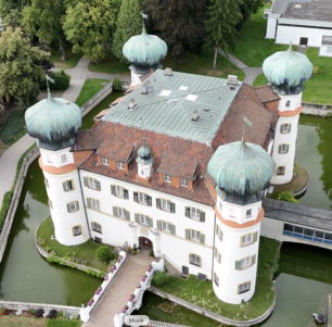 Luftaufnahme des Schlosses Offenstetten